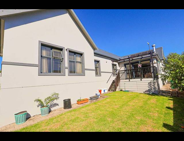 3 BEDROOM HOUSE FOR SALE IN BLUE MOUNTAIN VILLAGE